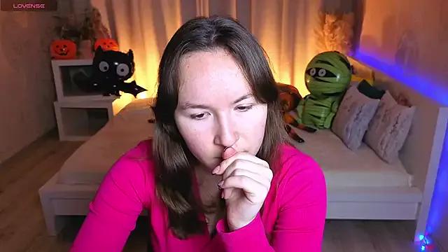 Little_doll_meow — put on a dress