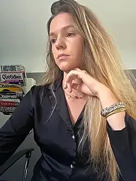 StripChat lucie_mehott is Freechat lucie_mehott — JE TE MONTRE MES SEINS A LA FAC