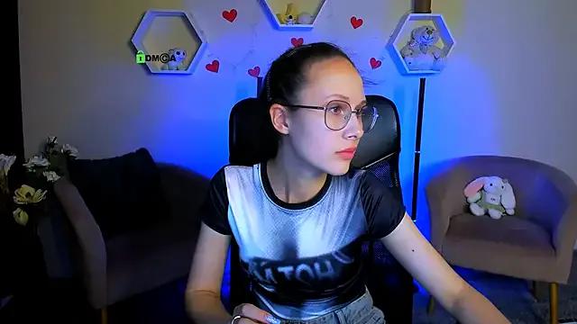 Freechat mona_cloud on StripChat