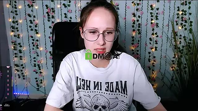 Freechat mona_cloud on StripChat