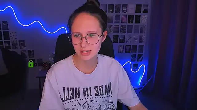 Freechat mona_cloud on StripChat