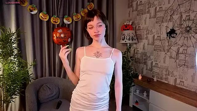 StripChat PaulaDauge is Freechat PaulaDauge — Show you my feets close-up