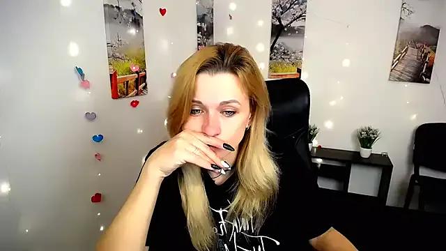 StripChat PeppyMia is Freechat PeppyMia — show underwear