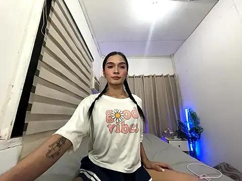 Freechat queen_lucinda on StripChat