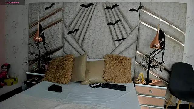 StripChat RousseWalker is Freechat RousseWalker — naked and bounce tits 1 min