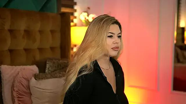 Freechat SophieBoobsX on StripChat