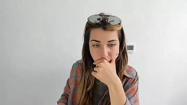 Freechat Summmmersky on StripChat