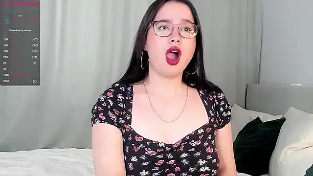 Freechat WildaBisom on StripChat