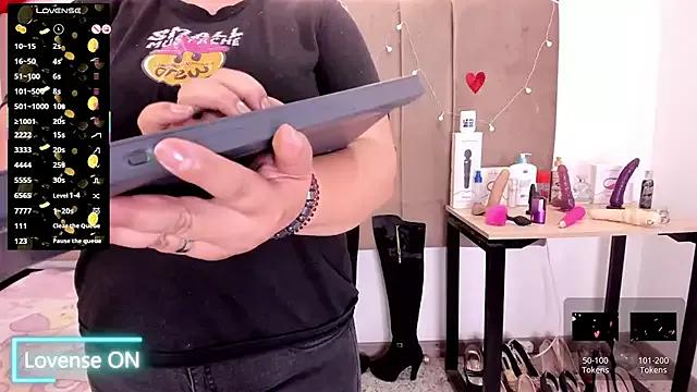 Freechat Zaly_mature on StripChat