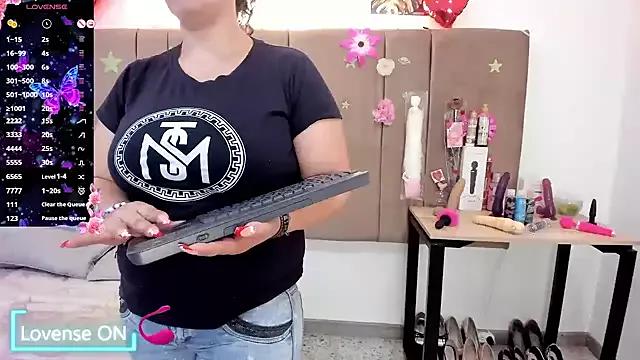 Freechat Zaly_mature on StripChat