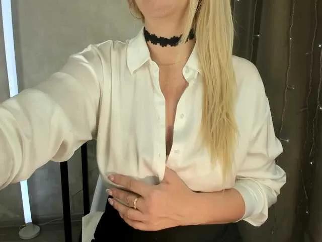 Ari-Zona on BongaCams