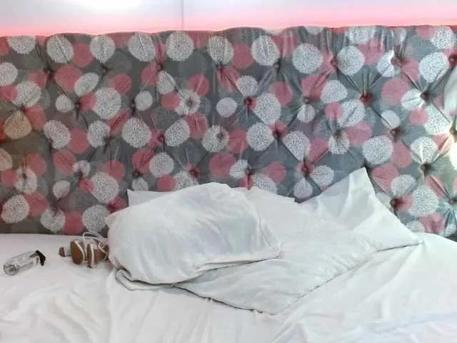 Melody-Mansson on BongaCams