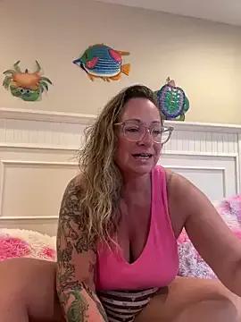 Aleesa_milfxo on StripChat 