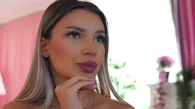 ArtTeasee on StripChat 