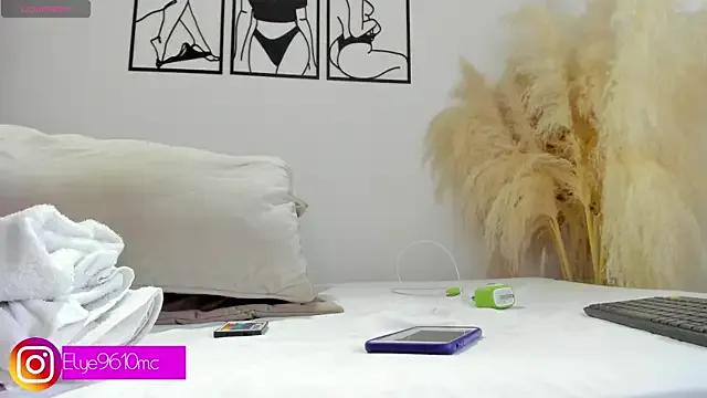 ellie_mcdonald on StripChat