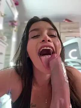 Emmily_19 on StripChat 