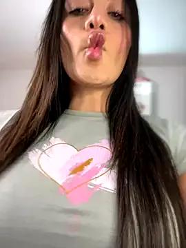 Emmily_19 on StripChat