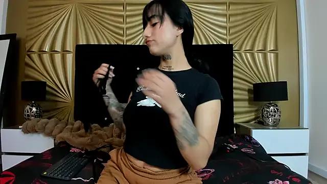 emmily_keller19 on StripChat 