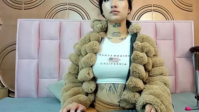 emmily_keller19 on StripChat 