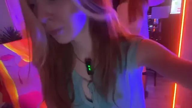 izi-fox on StripChat 