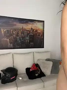 JullieBoo on StripChat 