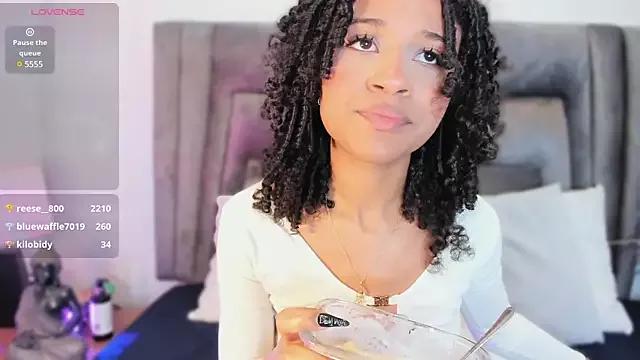 Layla_Clarke on StripChat 