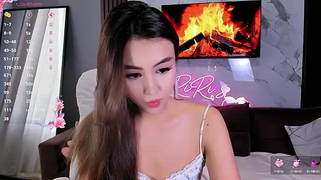 lilulileee on StripChat 