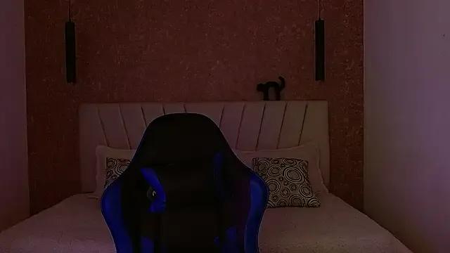little_annee on StripChat 