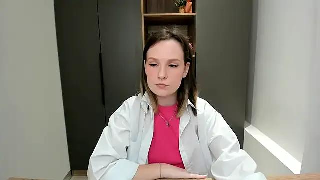 QueenieHathaway on StripChat 