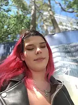 RiriRoseey on StripChat 