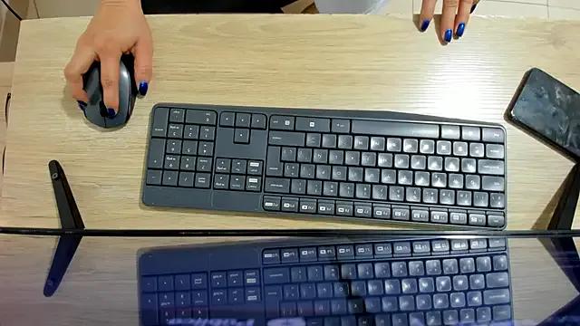 samantha_17_ on StripChat 