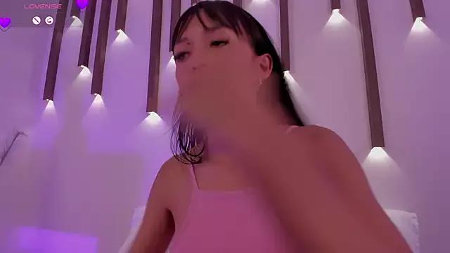 sara_gwen on StripChat 