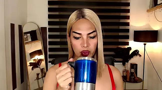SarahAmber on StripChat 