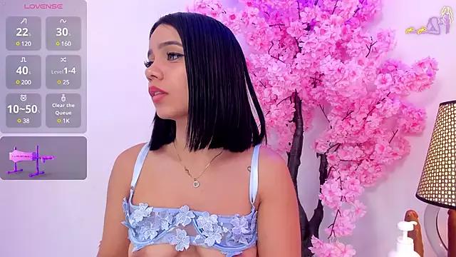 SenniaBella on StripChat 