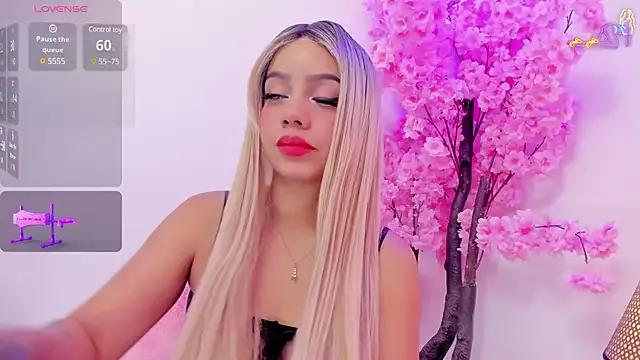 SenniaBella on StripChat 