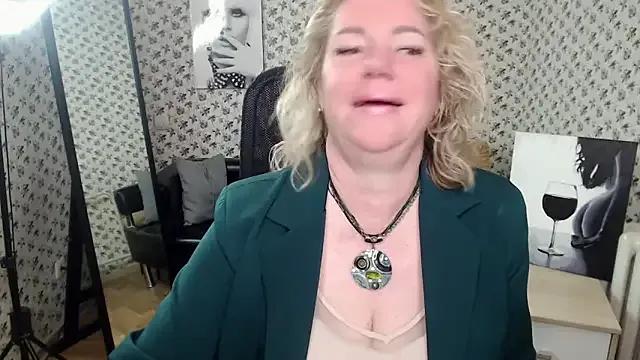 unsual_milf on StripChat 